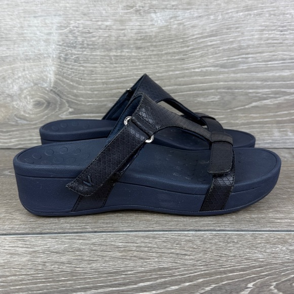 Vionic Shoes - Vionic Ellie Navy Blue Snakeskin Women’s Sz 7 Hook & Loop Platform Sandals
